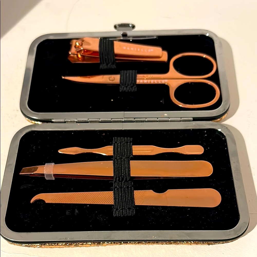 Rose Gold Manicure Set in Metal Case